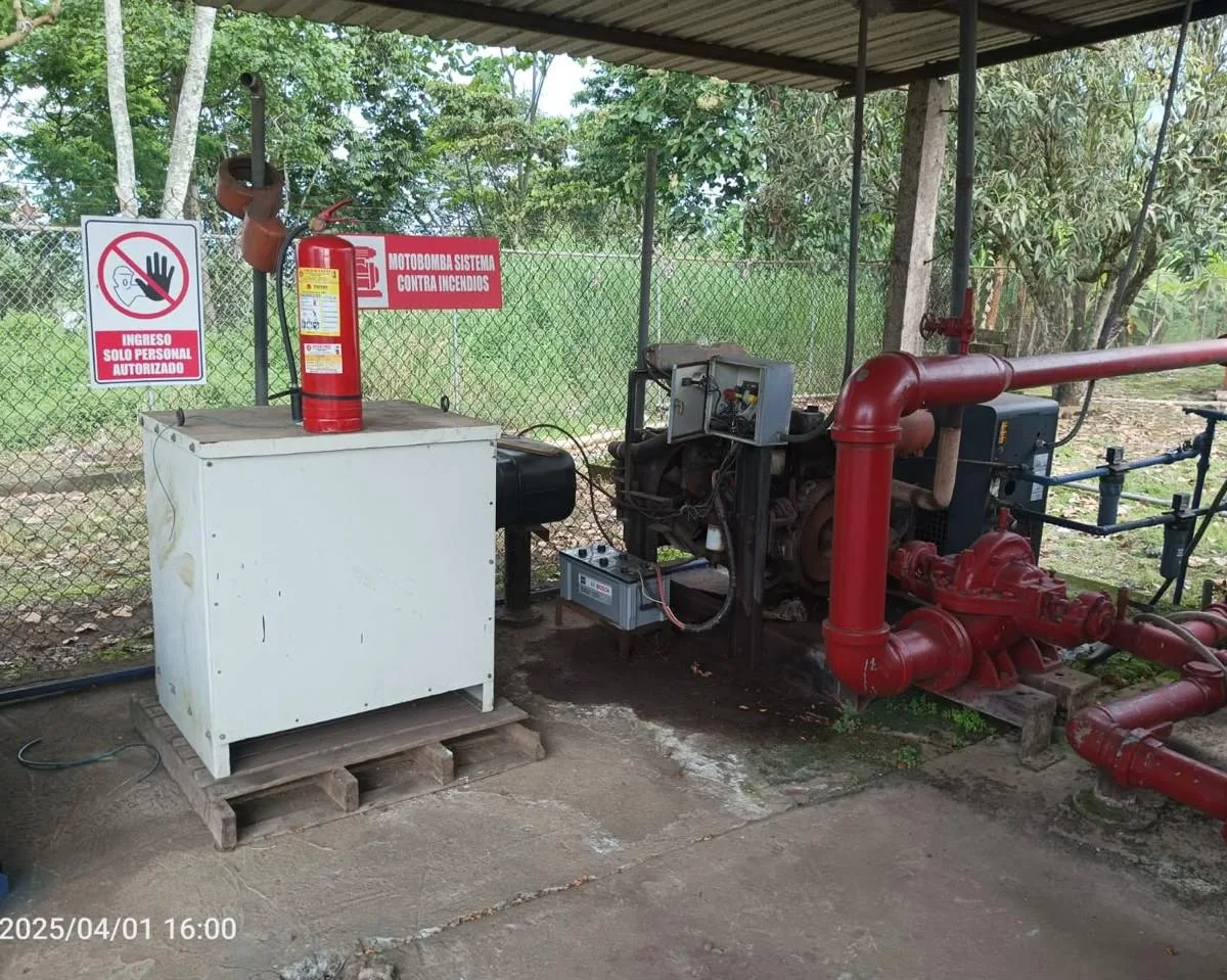 Estación bomba CI exterior con gabinete de control
